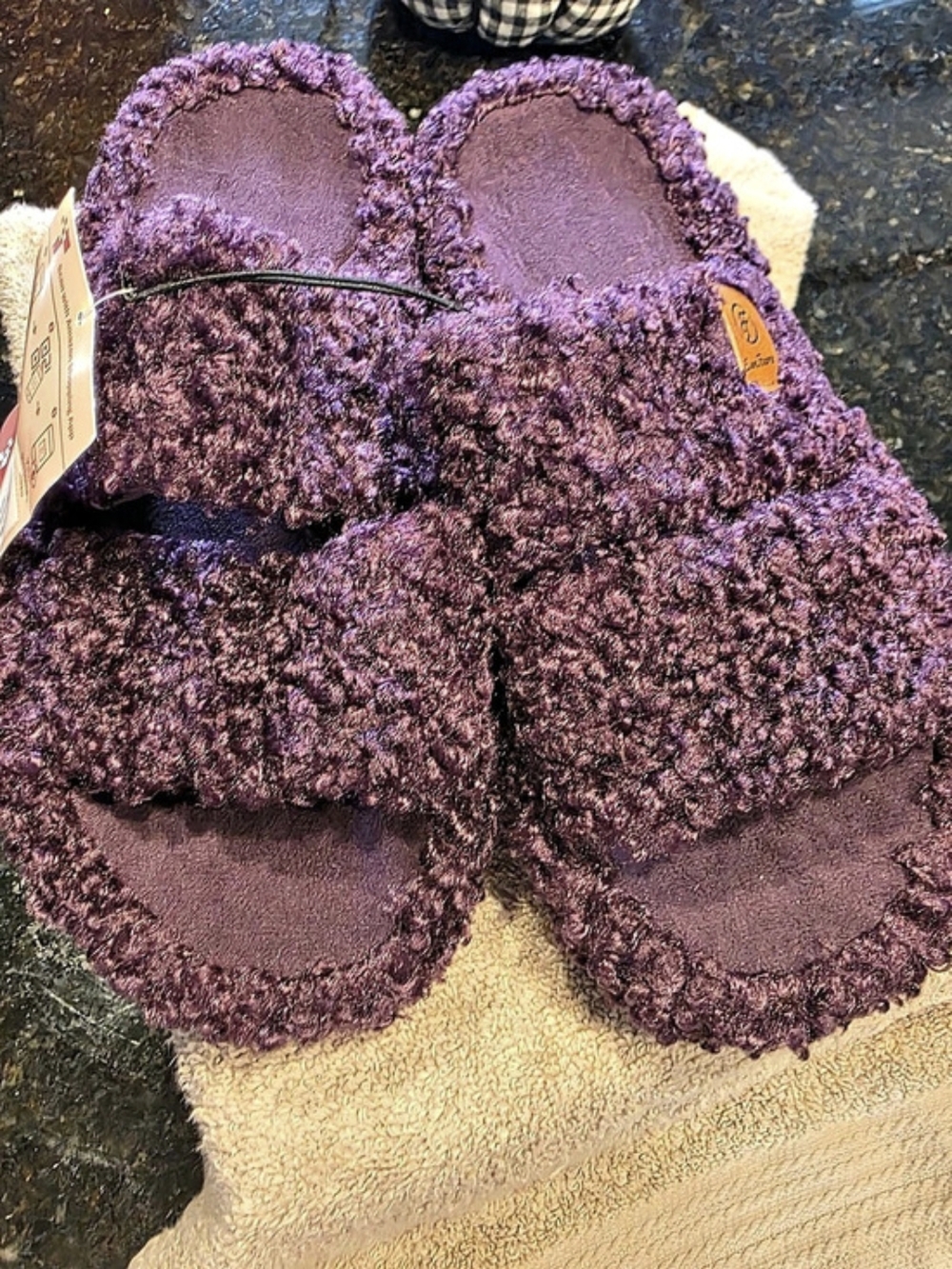 EverFoams Fuzzy Slippers in Purple Size US 9-10 NWT
